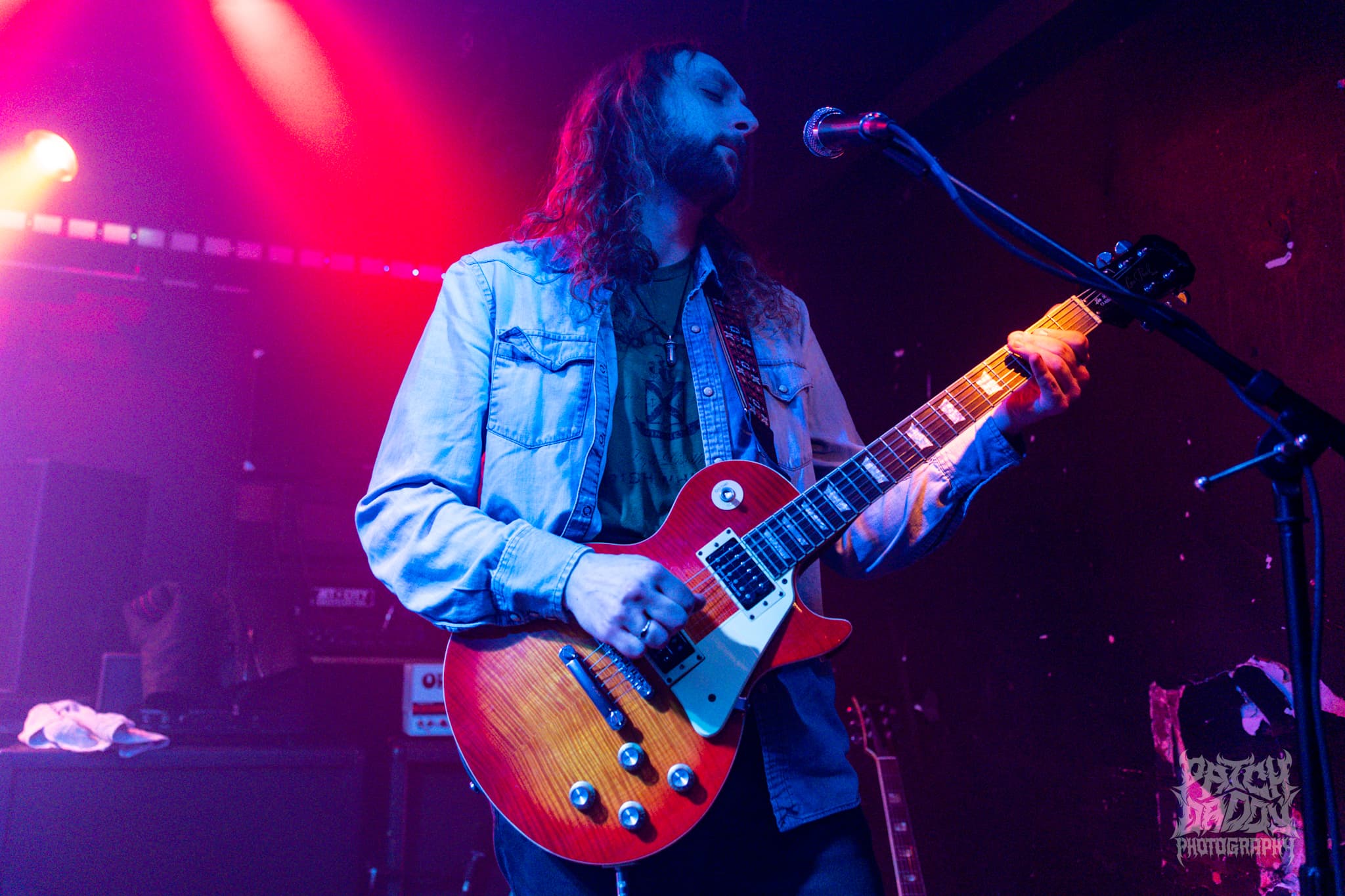 The Midnight Calls guitarist performing live